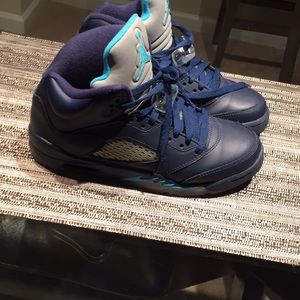 Jordan 5, Hornet Colorway. Size 6.5, SKU 440888405